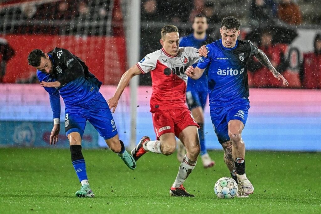 nhan-dinh-soi-keo-heracles-vs-utrecht-luc-02h00-ngay-5-2-2025-1